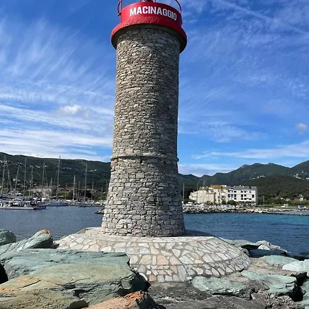 Cap Corse, Face A La Et Port Paisible *