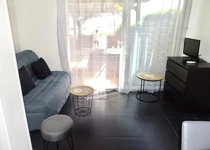 Cap Corse, Face A La Et Port Paisible *