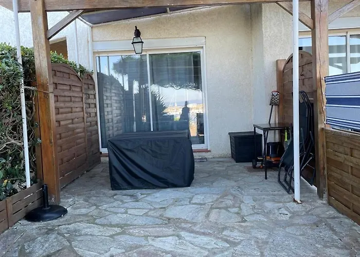 Cap Corse, Face A La Et Port Paisible *